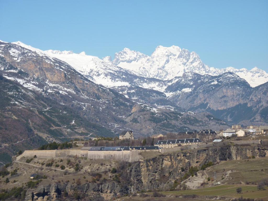 Le Rendez Vous De Vauban Gites & Spa Mont-Dauphin Εξωτερικό φωτογραφία