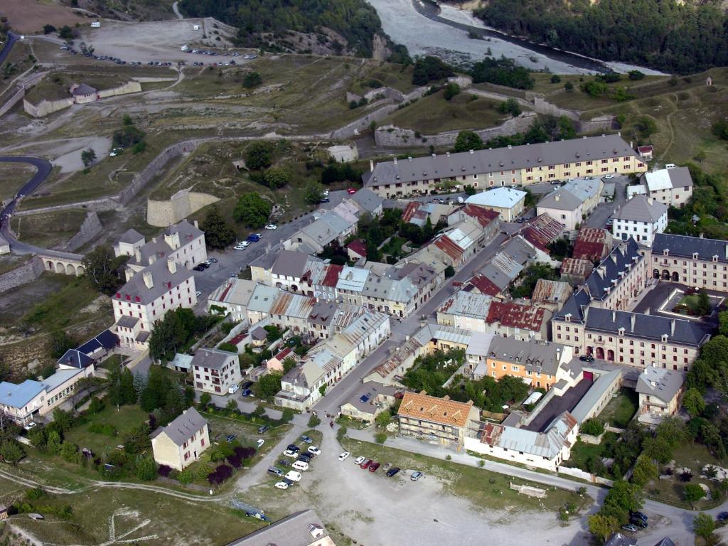 Le Rendez Vous De Vauban Gites & Spa Mont-Dauphin Εξωτερικό φωτογραφία